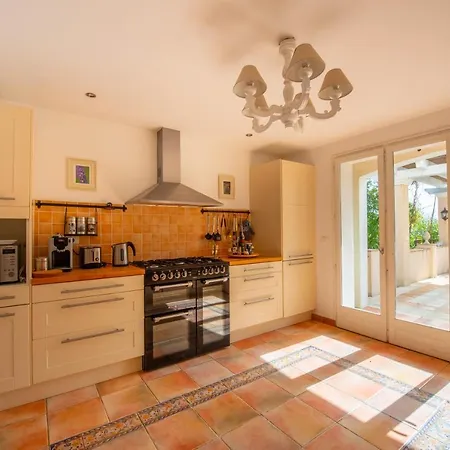 Villa Beautiful 5 Bedroom Provencal Villa *