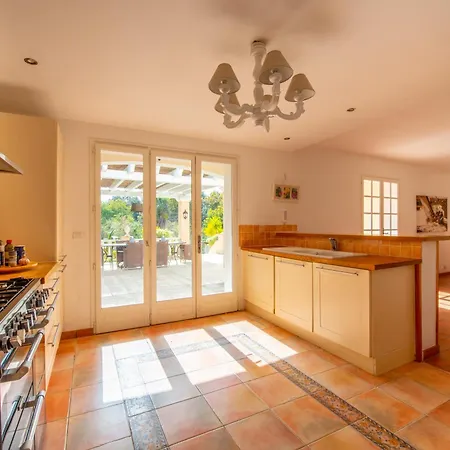 Beautiful 5 Bedroom Provencal Villa